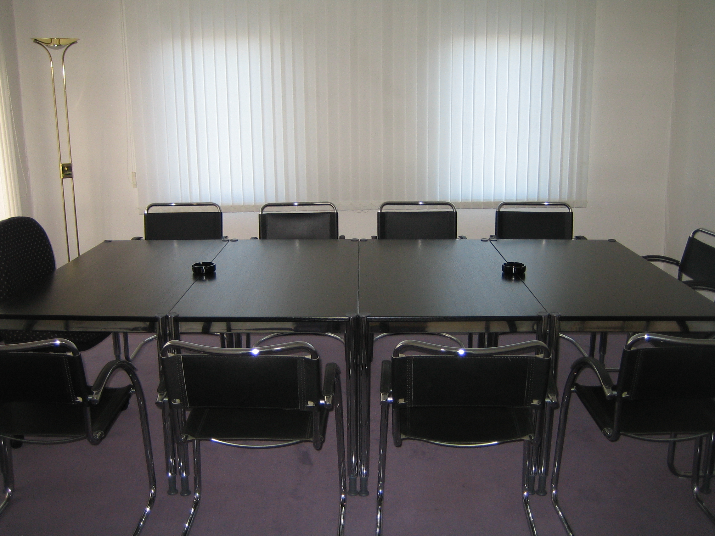 bietet Platz bis zu 12 Personen